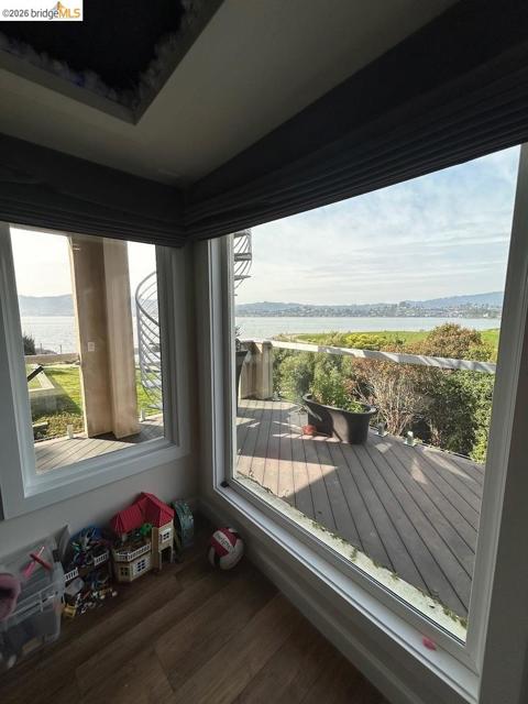 20 Bayshore TER, Tiburon CA: https://media.crmls.org/mediaz/44b59f2c-ee16-4dce-b300-d3c7098c4d6d.jpg