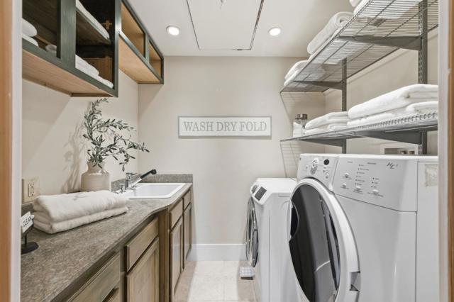 1353 Edgewood Road, Redwood City CA: https://media.crmls.org/mediaz/44b5b243-f6b2-420f-98e7-ada4c4f07b8b.jpg