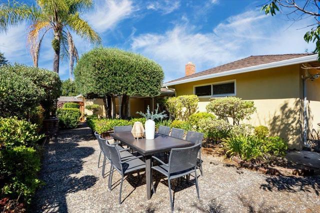 18654 Aspesi Drive, Saratoga CA: https://media.crmls.org/mediaz/44b69040-659d-47db-917c-3fb27ea6a800.jpg