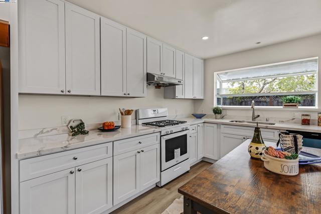 3495 Carrillo Dr, San Leandro CA: https://media.crmls.org/mediaz/44b6943c-5c66-41e0-94e9-d57a16bdbc6b.jpg