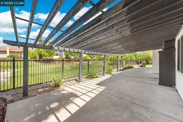 110 Santa Rosa Pl, San Ramon CA: https://media.crmls.org/mediaz/44b6da42-9ba7-4c3d-ae87-5244235a10b7.jpg