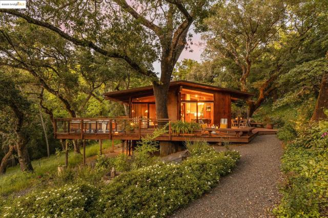 1 Kittiwake Rd, Orinda CA: https://media.crmls.org/mediaz/44b6e7ab-a31b-49f7-9b82-7b6b71d8e928.jpg