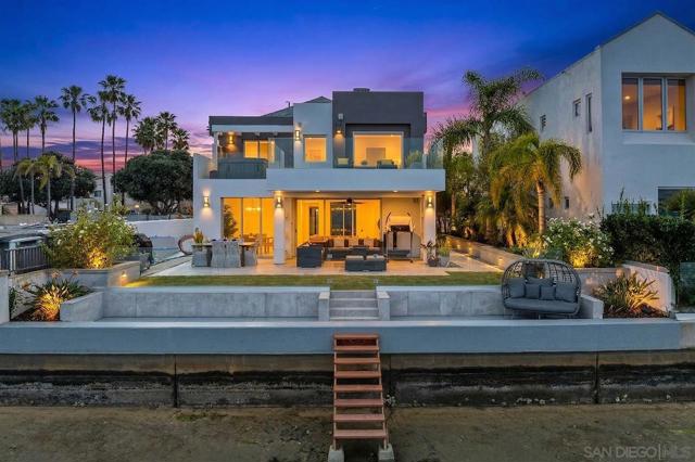 5 Spinnaker Way, Coronado CA: https://media.crmls.org/mediaz/44b6f4c7-36d3-4cb2-a3c2-a4f2c0c37405.jpg