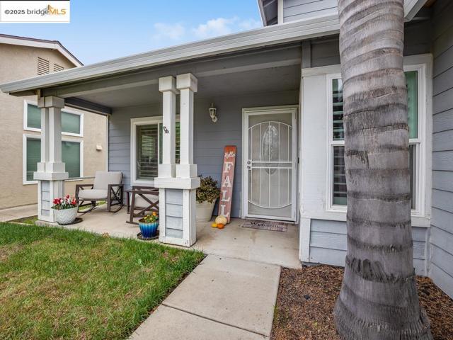 656 Miller Dr, Oakley CA: https://media.crmls.org/mediaz/44b725d2-dada-4994-b0d4-1a30472d3ec3.jpg