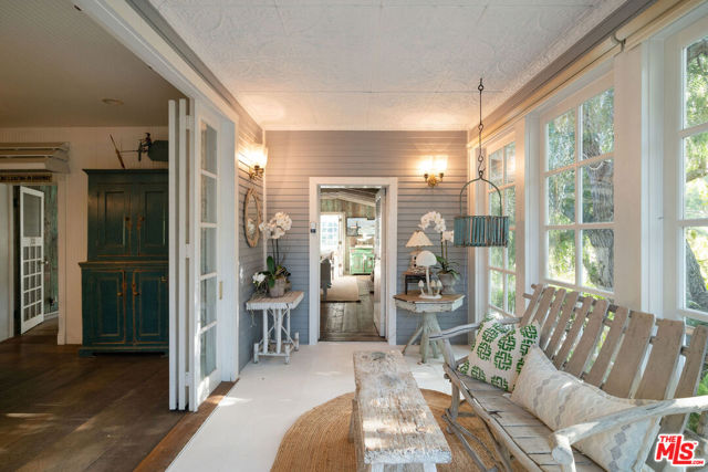 2020 Coldwater Canyon Drive, Beverly Hills CA: https://media.crmls.org/mediaz/44b7387f-6e74-4021-876d-f0d3da3bfc24.jpg