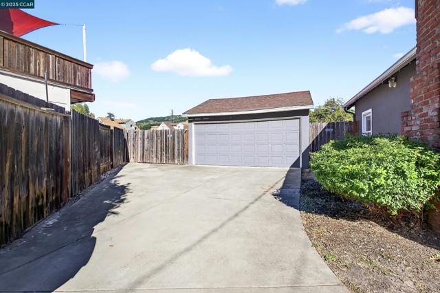 5774 Friar Ct, El Sobrante CA: https://media.crmls.org/mediaz/44b7cead-6589-4a23-9f86-5ee4613fa1a6.jpg