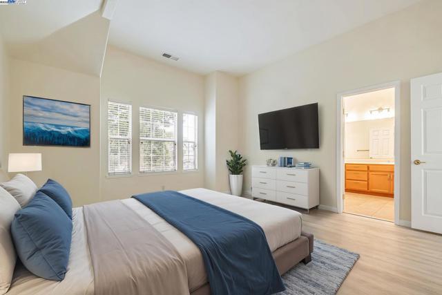 4293 OLIVER WAY, Union City CA: https://media.crmls.org/mediaz/44b843b0-a402-4b39-8780-67591c289e45.jpg