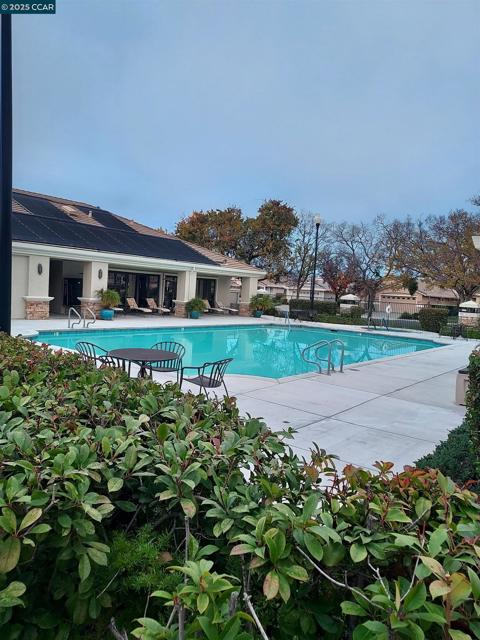 443 Mandarin Cir, Vacaville CA: https://media.crmls.org/mediaz/44b89ec3-3705-4dfa-a409-bdcec3d4b9c6.jpg