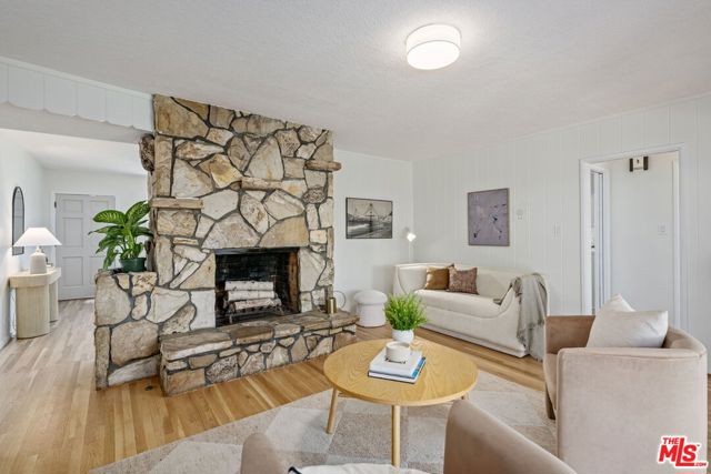 3228 Sagamore Way, Los Angeles CA: https://media.crmls.org/mediaz/44b92877-065b-4f30-b880-6a66318f6916.jpg