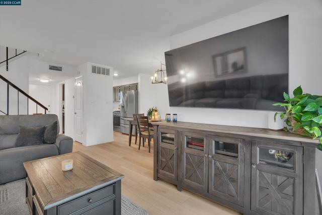 1120 Kenwal Rd, Concord CA: https://media.crmls.org/mediaz/44b94258-f8f5-406c-9993-31003cdd45c7.jpg