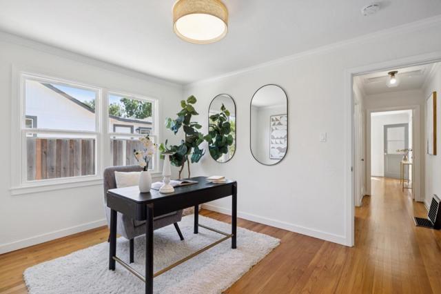 1050 Boranda Avenue, Mountain View CA: https://media.crmls.org/mediaz/44b94764-37a9-4e21-9e0b-254a743dbe18.jpg