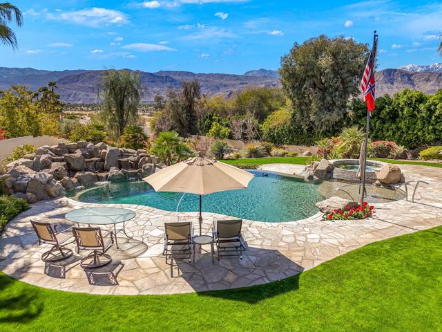 4 Terra Vista Court, Rancho Mirage CA: https://media.crmls.org/mediaz/44b94cba-5e7b-4443-99c4-36e52fc5505c.jpg