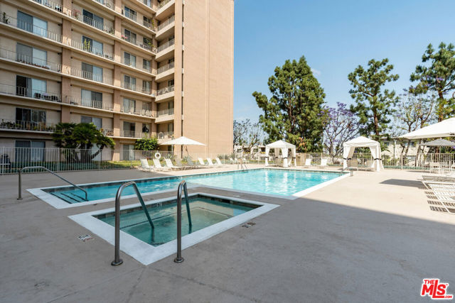 100 S Doheny Drive, Los Angeles CA: https://media.crmls.org/mediaz/44b9543e-eb68-427a-a28c-d738a65b0a56.jpg
