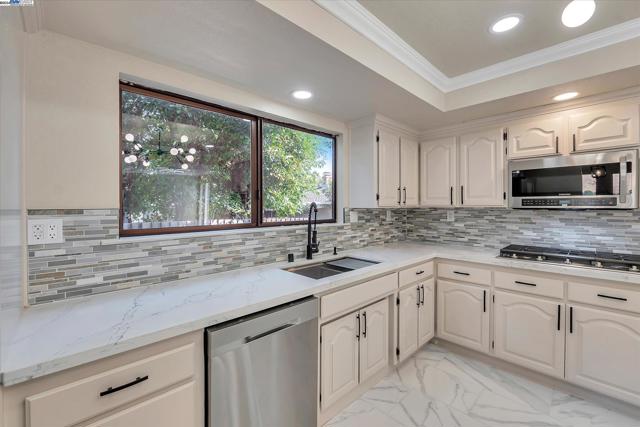 Image 6 of 60 For 4280 Hillview Dr