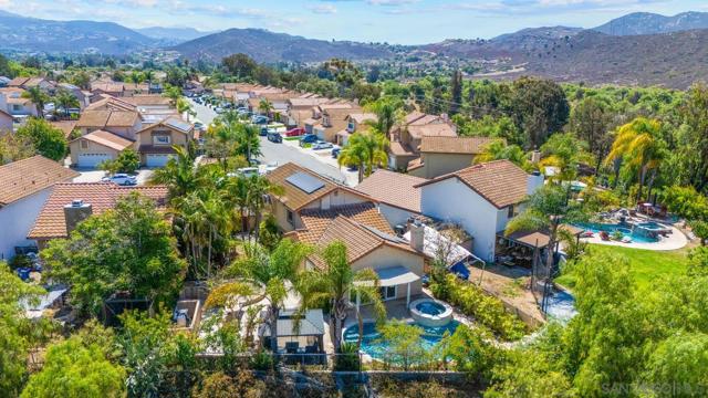 2492 Royal Saint James Dr, El Cajon CA: https://media.crmls.org/mediaz/44ba253c-5d3f-43b8-851b-4b3358f03519.jpg