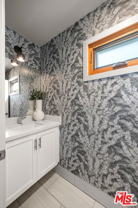 8811 Wonderland Avenue, Los Angeles CA: https://media.crmls.org/mediaz/44ba355e-71ff-4705-a0cc-57ed2407eed0.jpg