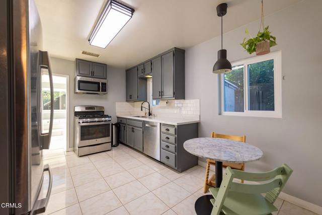 Detail Gallery Image 2 of 14 For 291 Larmier Ave, Oak View,  CA 93022 - 2 Beds | 1 Baths