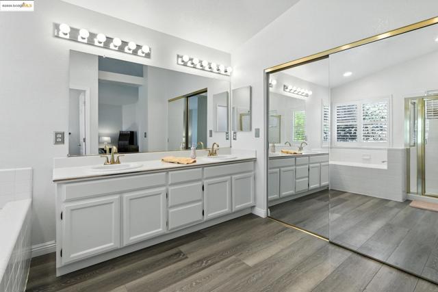 2201 Mark Twain Drive, Antioch CA: https://media.crmls.org/mediaz/44bb2bb4-2de0-4b83-bf2d-acebfe8465cc.jpg