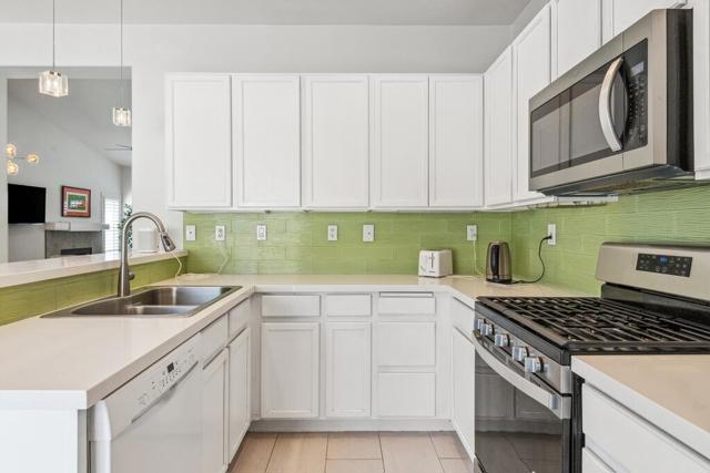 2340 N Paseo De Anza, Palm Springs CA: https://media.crmls.org/mediaz/44bb42e4-86a6-4206-b77d-448bb060ab9e.jpg