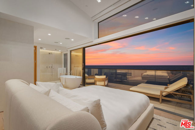 18954 Pacific Coast Highway, Malibu CA: https://media.crmls.org/mediaz/44bc3f62-2fbb-4cb4-b7bc-ac9afcf791b1.jpg