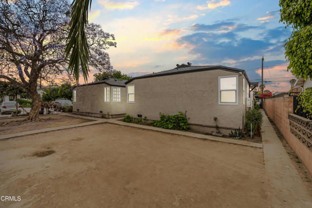 136 N Garfield Avenue, Oxnard CA: https://media.crmls.org/mediaz/44bc5fd7-0087-4e1d-adf1-8875fad814eb.jpg