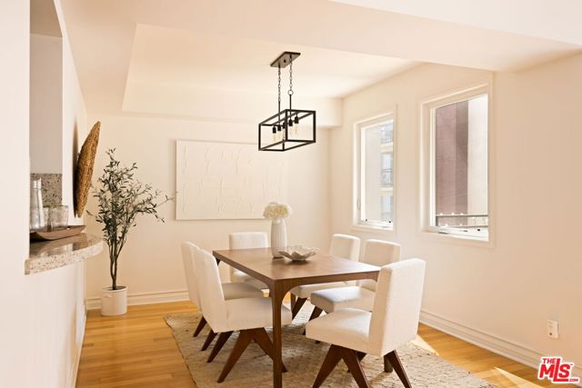 325 Arnaz Drive, Los Angeles CA: https://media.crmls.org/mediaz/44bccd03-f0c4-42e0-9946-17002d011b5e.jpg