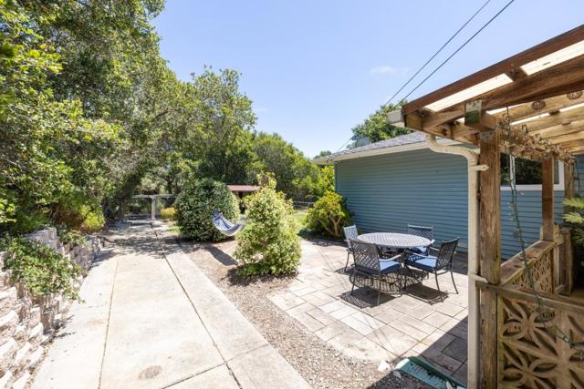 19060 Oak Heights Drive, Salinas CA: https://media.crmls.org/mediaz/44bda37a-cf1a-4e9a-95ab-40562fceafd5.jpg