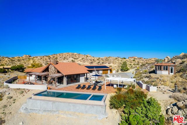 57387 San Juan Road, Yucca Valley CA: https://media.crmls.org/mediaz/44be6586-10b4-465f-8d36-3677b65e6011.jpg