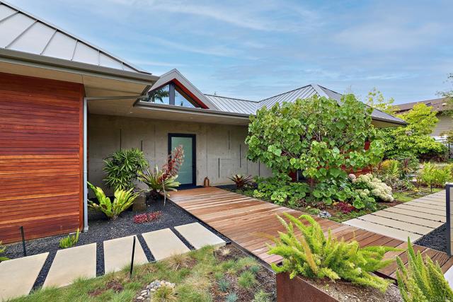 630 Ocean View Avenue, Encinitas CA: https://media.crmls.org/mediaz/44beb334-b33d-4209-bdf1-1318cd4e90af.jpg