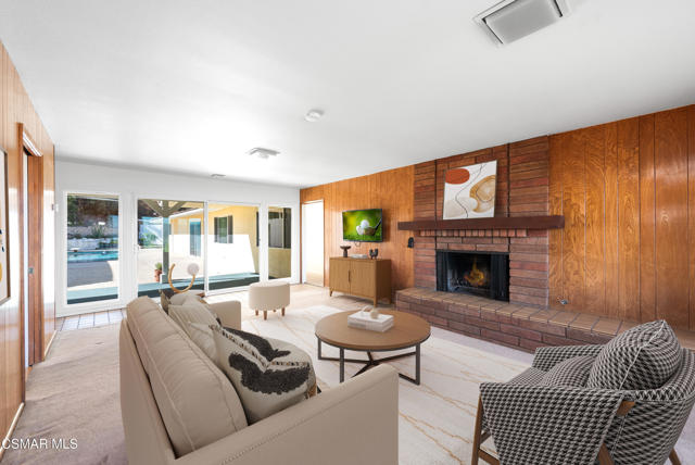 1140 San Clemente Way, Camarillo CA: https://media.crmls.org/mediaz/44bf88f0-e49a-471b-880a-e018f26475f0.jpg