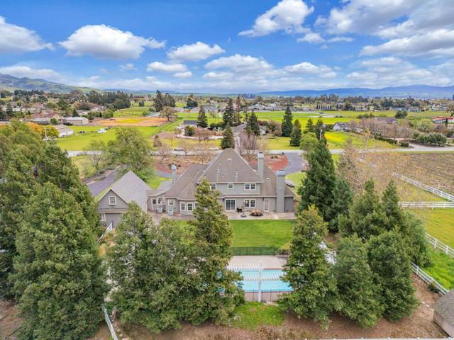 560 Tevis Trail, Hollister CA: https://media.crmls.org/mediaz/44bff523-9577-463d-9f8b-6878c5f45cdd.jpg