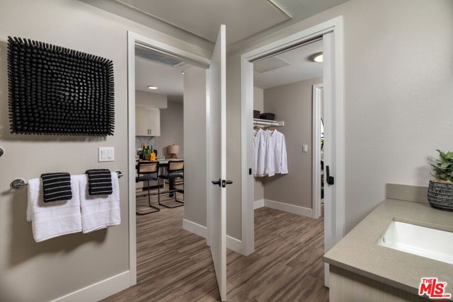 201 N La Brea Avenue, Inglewood CA: https://media.crmls.org/mediaz/44bff843-b7ec-4189-969f-b5b1723f1e44.jpg