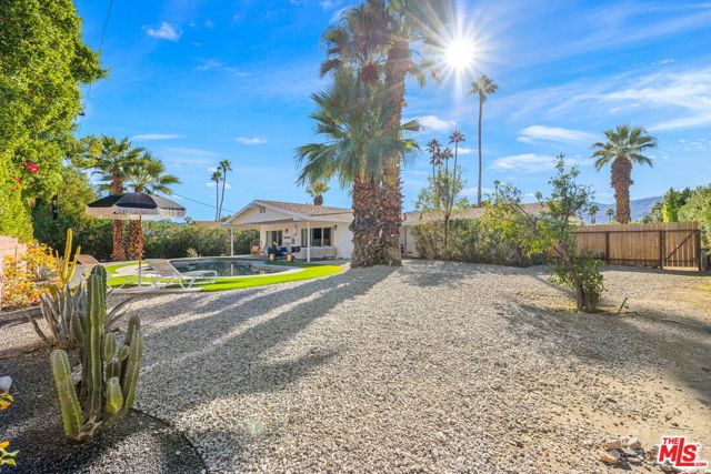 74060 Setting Sun Trail, Palm Desert CA: https://media.crmls.org/mediaz/44c018fb-2824-411f-8fe5-39645073187d.jpg