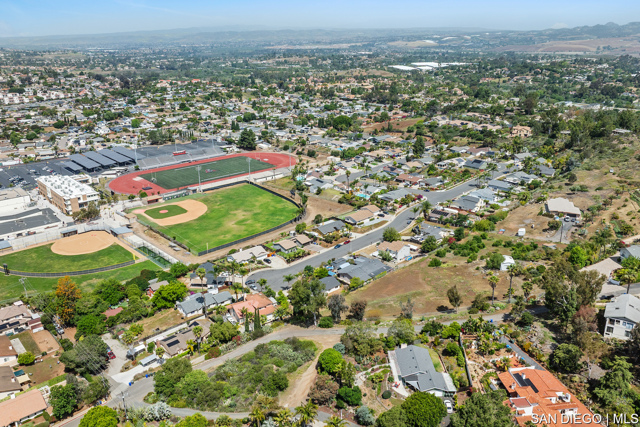 1649 San Luis Rey AVE, Vista CA: https://media.crmls.org/mediaz/44c03294-91bd-42e2-b431-b6d3643f9c44.jpg