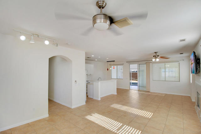 48180 Chandler Court, Indio CA: https://media.crmls.org/mediaz/44c0bf57-022b-4aa0-b9f1-32cb283041bd.jpg