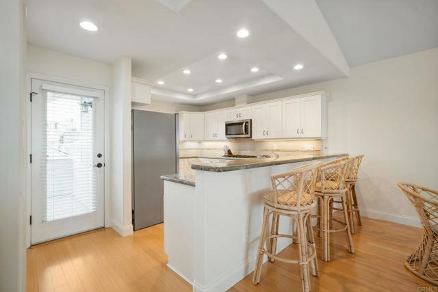 2010 Cambridge Avenue, Cardiff by the Sea CA: https://media.crmls.org/mediaz/44c1458c-182d-4e27-893c-44ba0ae9e43c.jpg