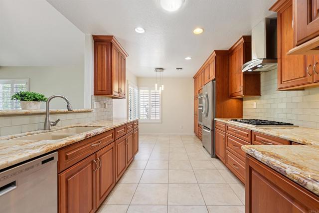 12027 Caminito Corriente, San Diego CA: https://media.crmls.org/mediaz/44c14e0e-5242-42bf-80a1-a9e3eed1a694.jpg