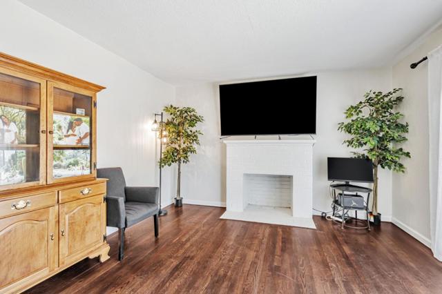 2105 Geneva Drive, Modesto CA: https://media.crmls.org/mediaz/44c151c3-ff59-418e-96cf-798a0ddee55e.jpg