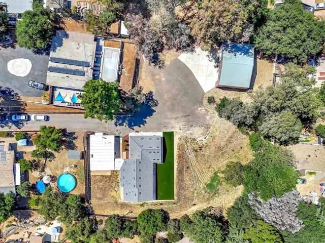 1452 Rock Terrace, Alpine CA: https://media.crmls.org/mediaz/44c1a1e3-b8d3-4988-9516-7daedeca2e65.jpg