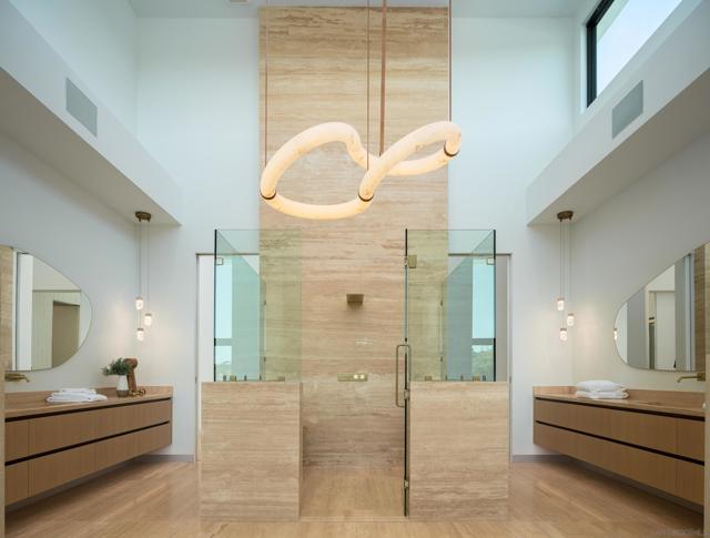 6283 La Jolla Scenic Drive S, San Diego CA: https://media.crmls.org/mediaz/44c1a776-fd6c-429e-9398-85eb7a4c9eee.jpg