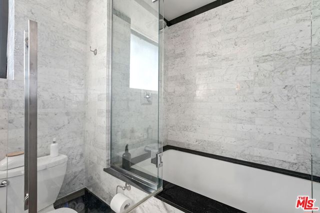 849 S Broadway, Los Angeles CA: https://media.crmls.org/mediaz/44c2030c-dd19-425e-b493-d5f716a39b3d.jpg