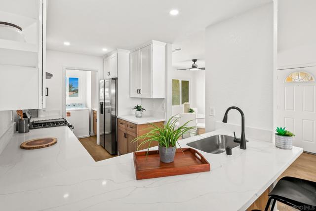 Image 10 of 50 For 152 Evergreen Ave.  4