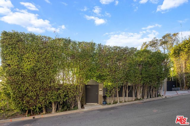 1415 Summitridge Drive, Beverly Hills CA: https://media.crmls.org/mediaz/44c2bf9d-9703-4ccc-b83e-cf542923e5c6.jpg