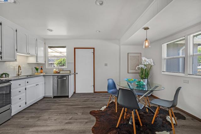17473 Via Alamitos, San Lorenzo CA: https://media.crmls.org/mediaz/44c321c8-b890-4cd9-bf6e-d3cf086b02d7.jpg