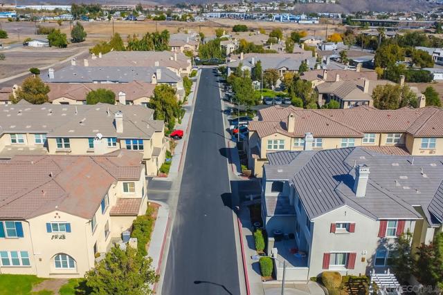 1800 E Lakeshore 1212, Lake Elsinore CA: https://media.crmls.org/mediaz/44c3e979-e436-48cd-a025-944ebdec6cf9.jpg