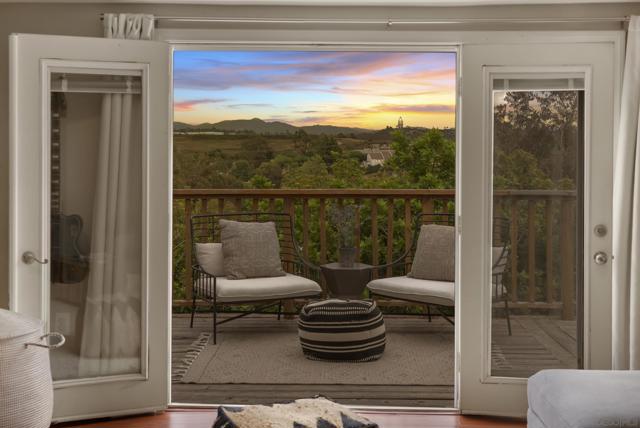 310 Bluff Wy, Oceanside CA: https://media.crmls.org/mediaz/44c3f170-98d1-4938-9074-db84bd2080e5.jpg