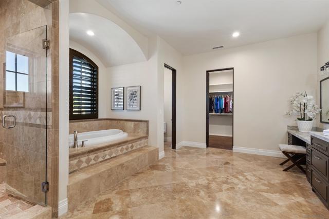 7545 Top O The Morning Way, San Diego CA: https://media.crmls.org/mediaz/44c448e7-b0dc-4a32-8b78-f688a978b0a1.jpg