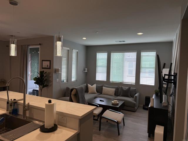 1709 Signature Place, Chula Vista CA: https://media.crmls.org/mediaz/44c489d7-7754-4007-950f-ddbeb3455421.jpg