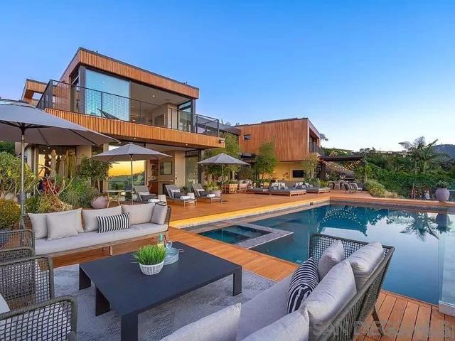 2585 Calle Del Oro, La Jolla CA: https://media.crmls.org/mediaz/44c49a88-1999-4f45-904d-c4d45c49688f.jpg