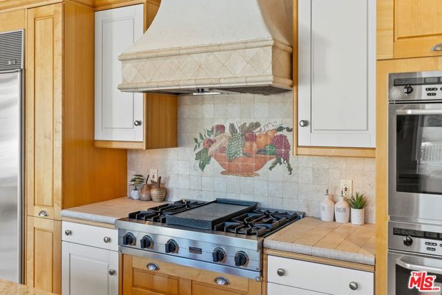 2596 Wallingford Drive, Beverly Hills CA: https://media.crmls.org/mediaz/44c4a668-0408-4ab1-b254-e307e1eab4cf.jpg